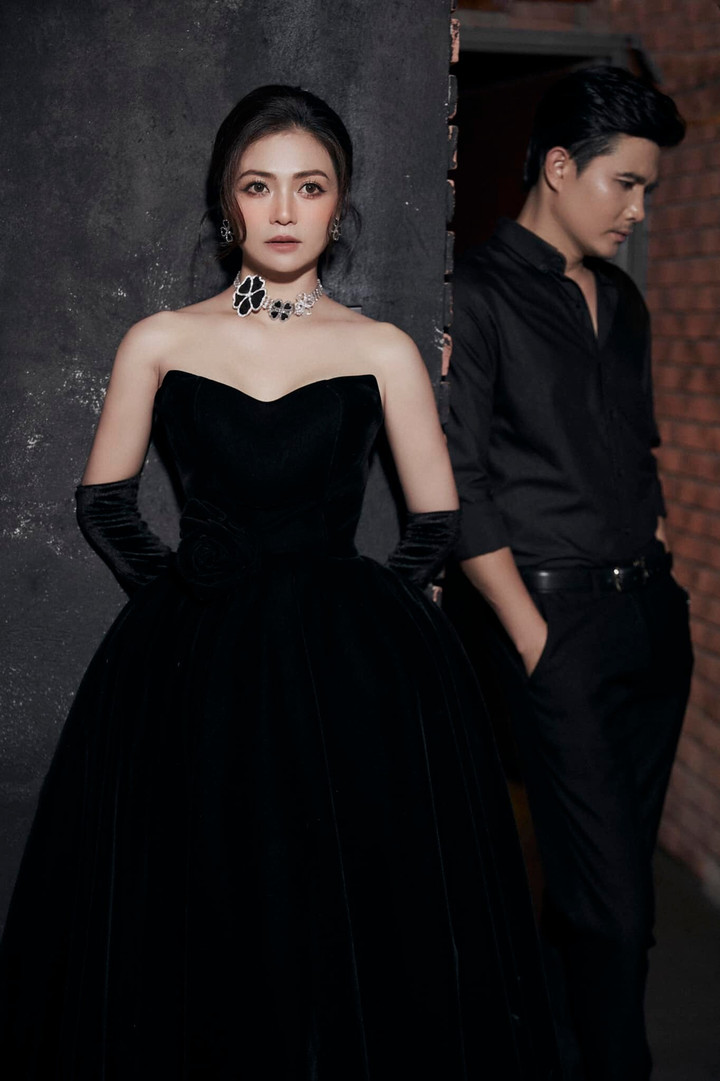 Vợ chồng anh cả 'Gia đình mình vui bất thình lình' khoe nhan sắc đỉnh cao - 5