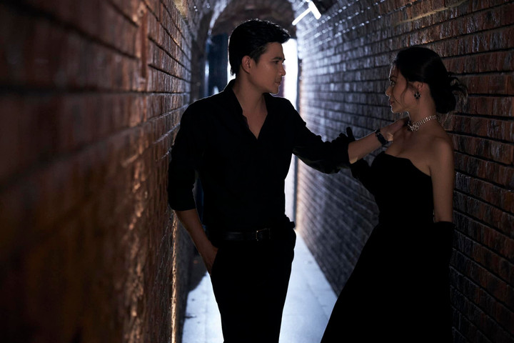 Vợ chồng anh cả 'Gia đình mình vui bất thình lình' khoe nhan sắc đỉnh cao - 8