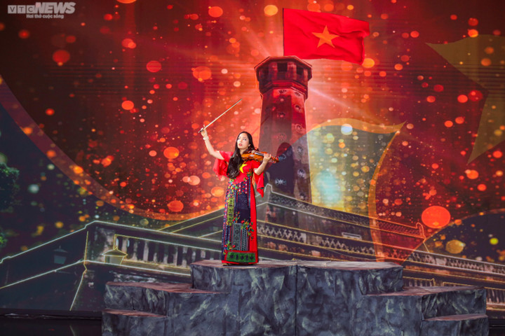 Gala 'Vượt sóng vươn xa' kỷ niệm 10 năm phát sóng Kênh Truyền hình Quốc phòng - 6