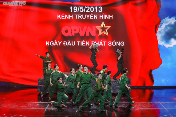 Gala 'Vượt sóng vươn xa' kỷ niệm 10 năm phát sóng Kênh Truyền hình Quốc phòng - 2