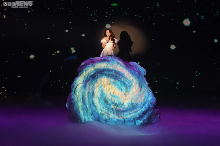 Gala 'Vượt sóng vươn xa' kỷ niệm 10 năm phát sóng Kênh Truyền hình Quốc phòng - 8