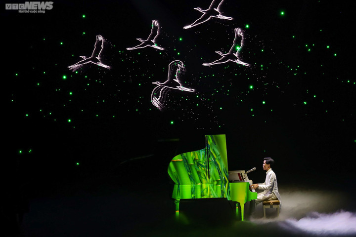 Gala 'Vượt sóng vươn xa' kỷ niệm 10 năm phát sóng Kênh Truyền hình Quốc phòng - 9