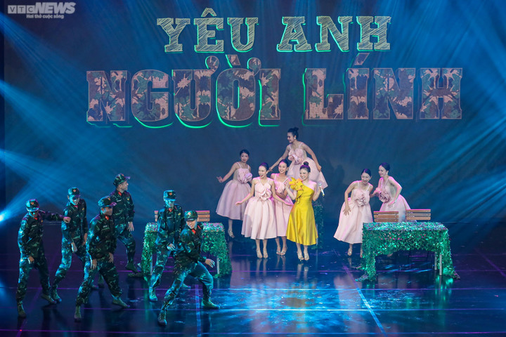 Gala 'Vượt sóng vươn xa' kỷ niệm 10 năm phát sóng Kênh Truyền hình Quốc phòng - 7