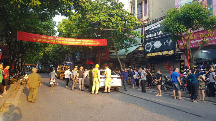 Hải Dương: Tài xế say xỉn đâm liên hoàn 4 phương tiện, 2 người bị thương nặng - 3