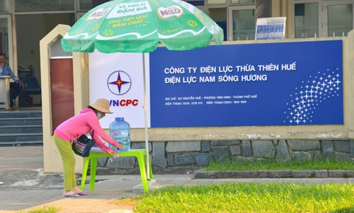 Nắng nóng kỷ lục, Huế bố trí nhiều điểm phục vụ nước miễn phí cho dân - 1