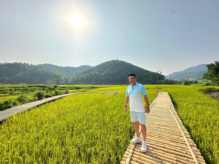 Sao Việt 22/5: Nhã Phương xinh đẹp đón tuổi mới, Lý Hùng đi làm nông dân - 3