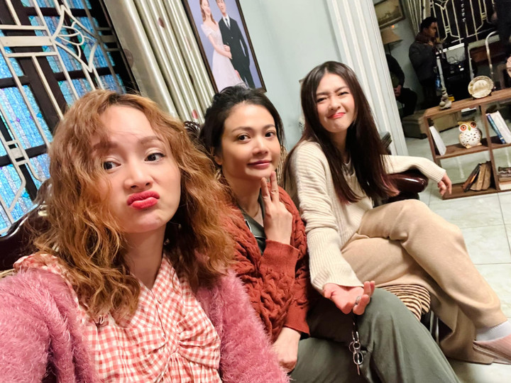 Sao Việt 22/5: Nhã Phương xinh đẹp đón tuổi mới, Lý Hùng đi làm nông dân - 10