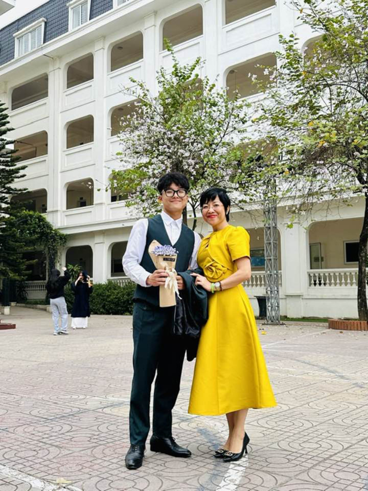 Con trai Thảo Vân - Công Lý: 'Nam thần' tuổi 18 ấm áp và hiếu thảo - 3