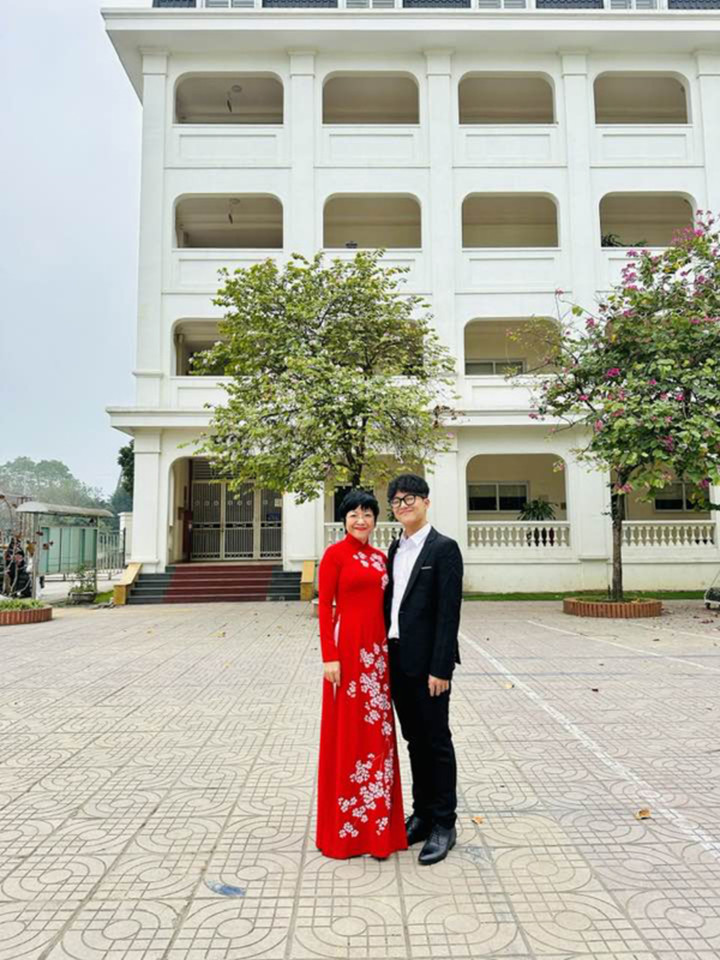 Con trai Thảo Vân - Công Lý: 'Nam thần' tuổi 18 ấm áp và hiếu thảo - 7