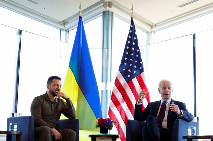 Tổng thống Biden công bố gói hỗ trợ quân sự mới cho Ukraine - 1