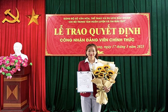 Nguyễn Thị Oanh được Công Nhận Là Đảng Viên Chính Thức 7456