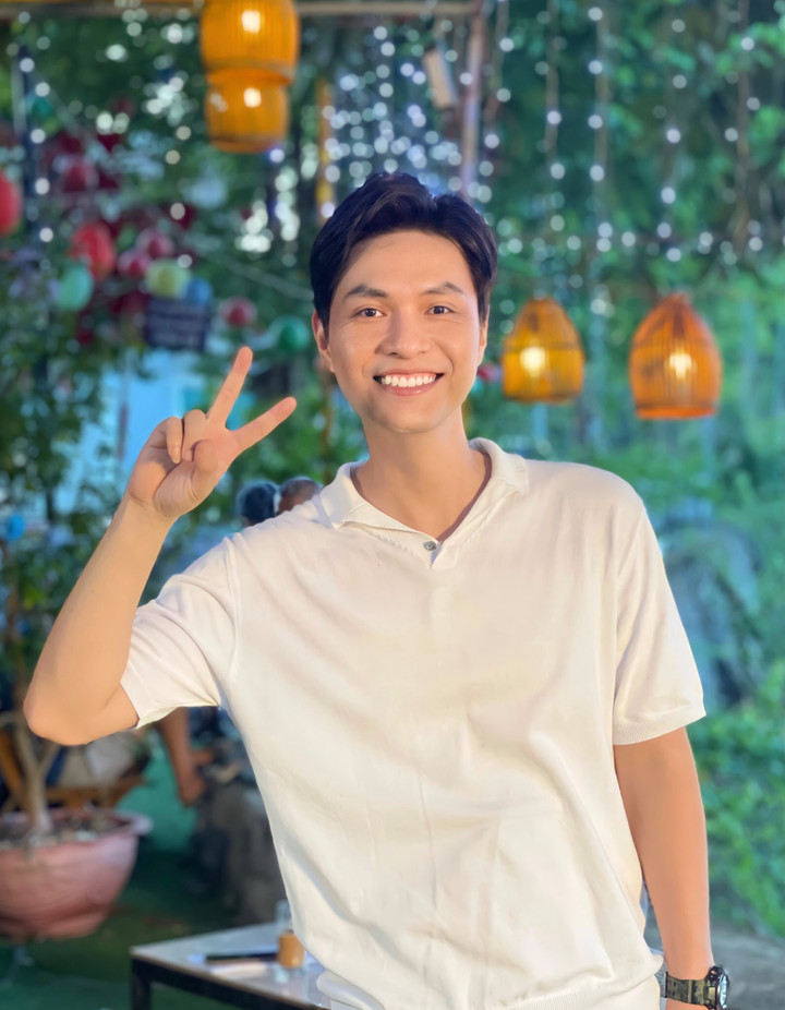 Điền 'Cuộc đời vẫn đẹp sao' bên ngoài lịch lãm, điển trai khác hẳn trên phim - 7