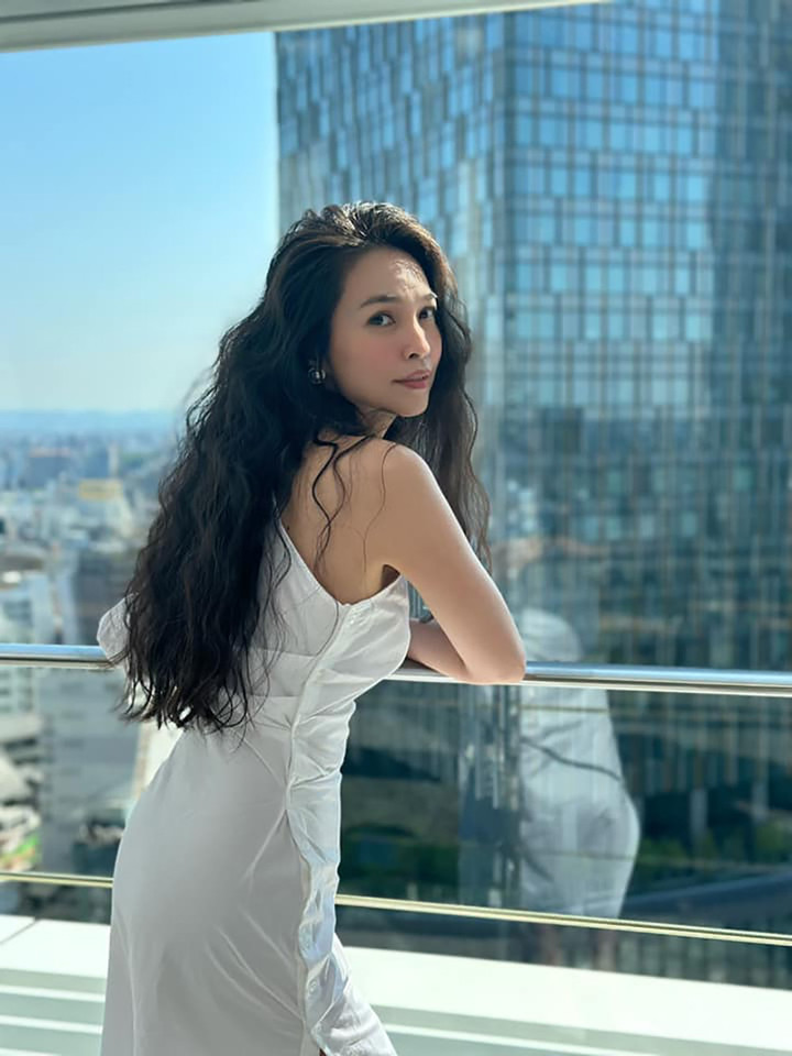 Sao Việt 23/5: Vợ chồng Mạnh Trường tình tứ trên biển, Chí Trung muốn 'Nam tiến' - 13