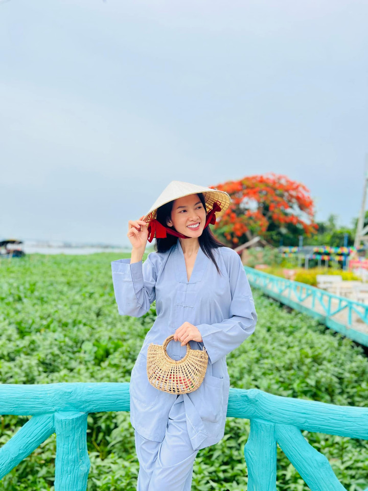 Sao Việt 23/5: Vợ chồng Mạnh Trường tình tứ trên biển, Chí Trung muốn 'Nam tiến' - 8