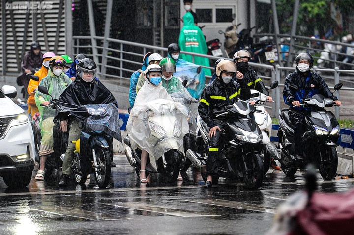 Đêm nay miền Bắc mưa lớn, trời mát mẻ cả tuần - 1