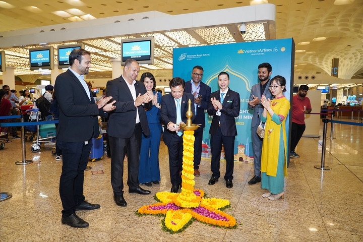 Vietnam Airlines khai trương đường bay thẳng giữa Hà Nội và Mumbai, Ấn Độ - 1