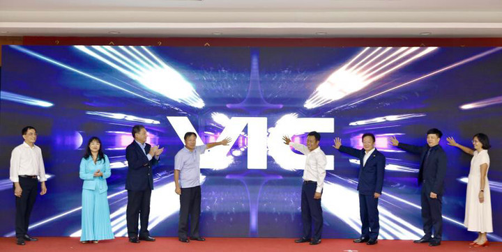 Ông Đỗ Quang Hiển được bầu làm Chủ tịch CLB cựu sinh viên doanh nhân ĐHQGHN - 3