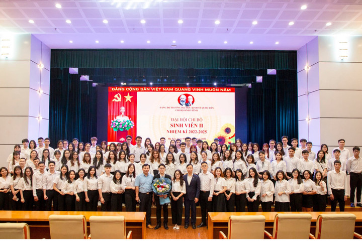 Nam sinh ĐH Kinh tế Quốc dân học giỏi, tài năng xứng đáng là 'con nhà người ta' - 6