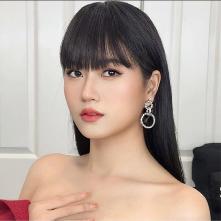 Nhan sắc ngày càng lạ của Lâm Vỹ Dạ - 11