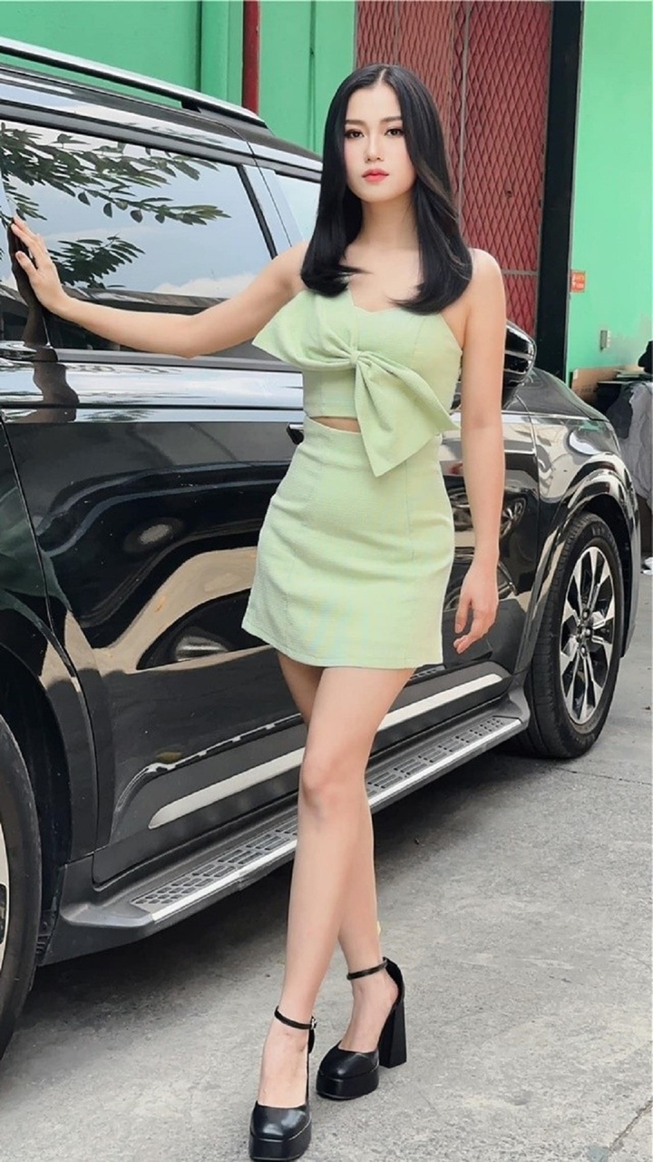 Nhan sắc ngày càng lạ của Lâm Vỹ Dạ - 12