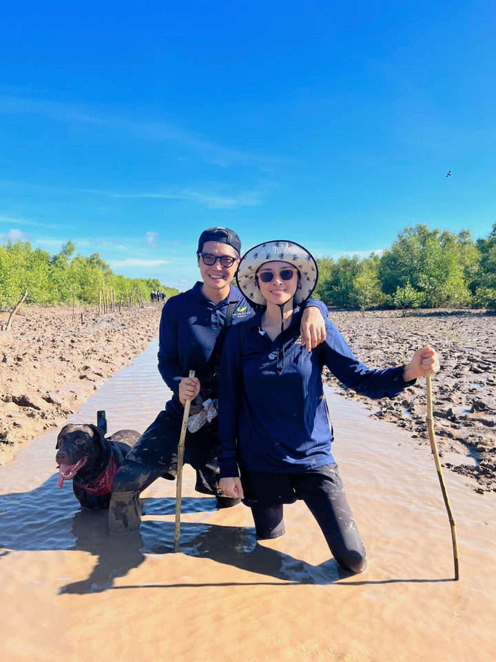 Sao Việt 24/5: Mâu Thuỷ gợi cảm sau 3 tháng sinh, Ngô Thanh Vân tự nhận bụi đời - 1