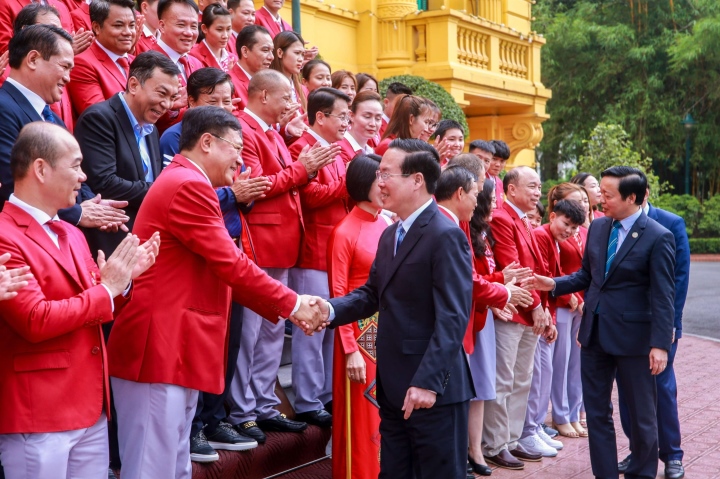 Nguyễn Thị Oanh nhận Huân chương lao động hạng Nhì - 8