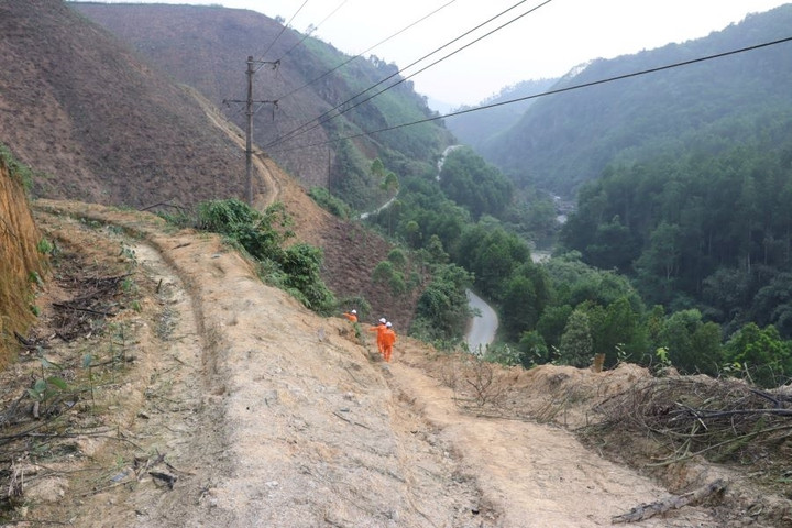 PC Hà Giang đảm bảo an toàn lưới điện trong mùa mưa bão - 1