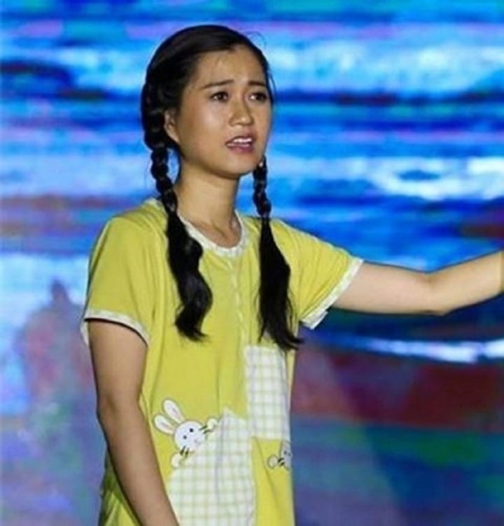 Nhan sắc ngày càng lạ của Lâm Vỹ Dạ - 1