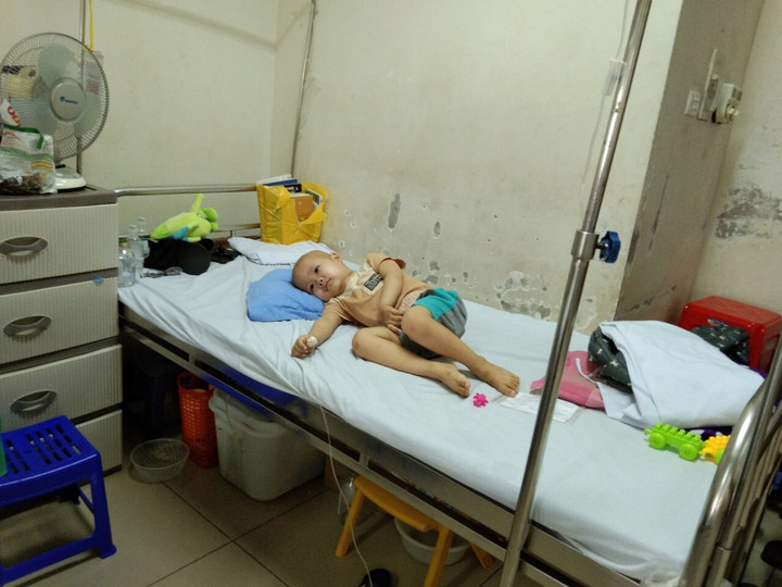 Người phụ nữ có con bị ung thư máu, chồng đột quỵ liệt nửa người - 2