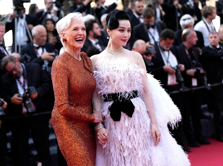 Hoa hậu Lào mặc trang phục Mông trên thảm đỏ Cannes - 7