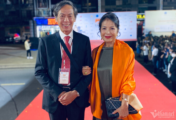 NSND Bùi Bài Bình kể về cuộc hôn nhân 42 năm với bạn cùng lớp diễn viên - 1