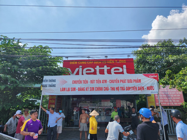 Hai thanh niên táo tợn khống chế nữ nhân viên cướp 100 triệu đồng - 1