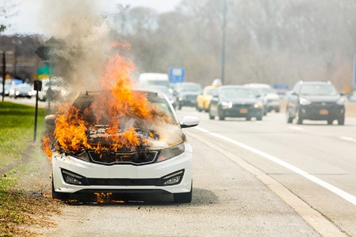 Lý do khiến ô tô gặp hỏa hoạn, lái xe nên biết để phòng tránh - 1