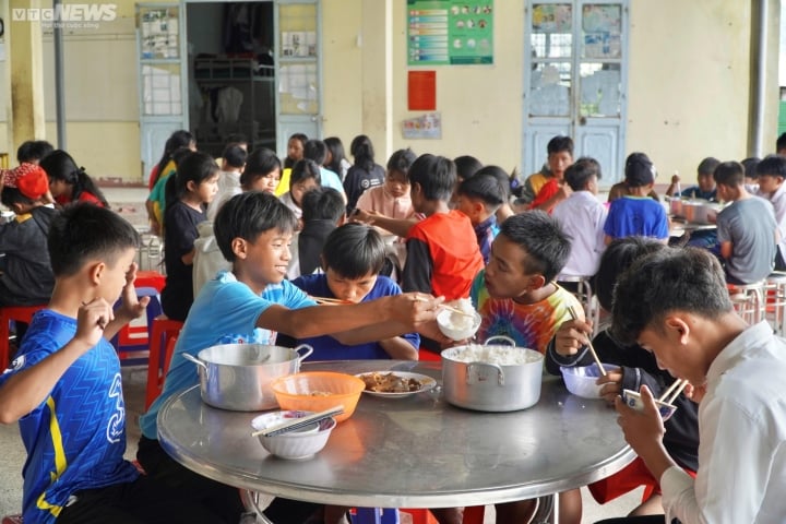Thầy giáo vùng tâm chấn muốn tổ chức bữa cơm giữ học trò nghèo - 7