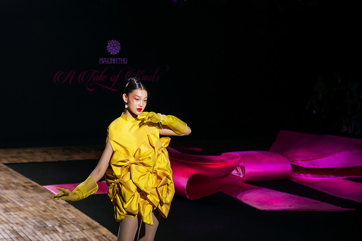 NTK Hà Linh Thư gây ấn tượng với BST lấy cảm hứng từ nghệ thuật Chèo - 7