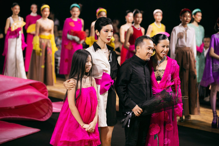 NTK Hà Linh Thư gây ấn tượng với BST lấy cảm hứng từ nghệ thuật Chèo - 11