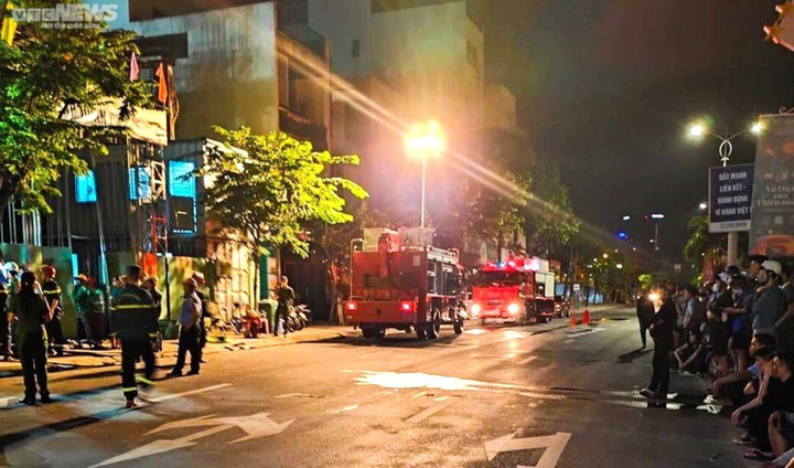 Hiện trường vụ sập giàn giáo khiến 5 người thương vong ở Đà Nẵng - 2