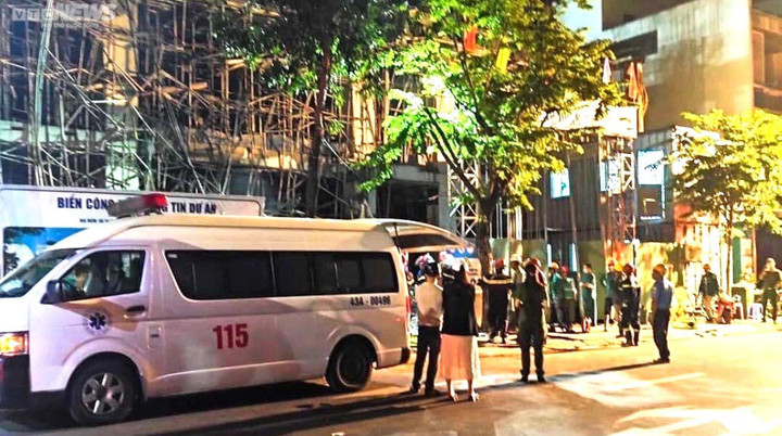 Hiện trường vụ sập giàn giáo khiến 5 người thương vong ở Đà Nẵng - 3