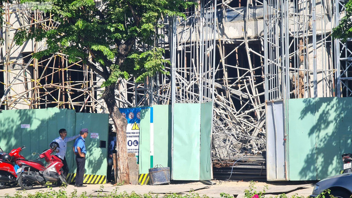 Hiện trường vụ sập giàn giáo khiến 5 người thương vong ở Đà Nẵng - 8