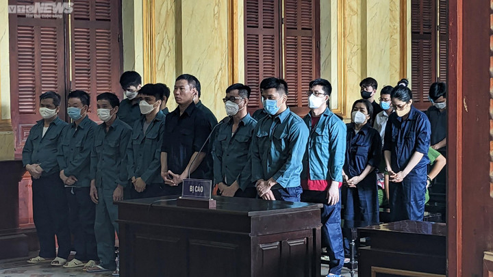 Hai cựu cán bộ công an đội chống buôn lậu ở TP.HCM hầu tòa tội buôn lậu - 1