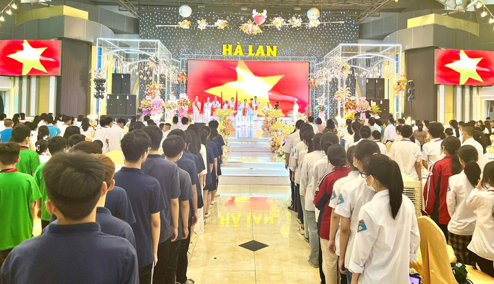 Quảng Ninh: Hiệu trưởng THCS Mạo Khê 2 phân trần về buổi tổng kết 'hoành tráng' - 2