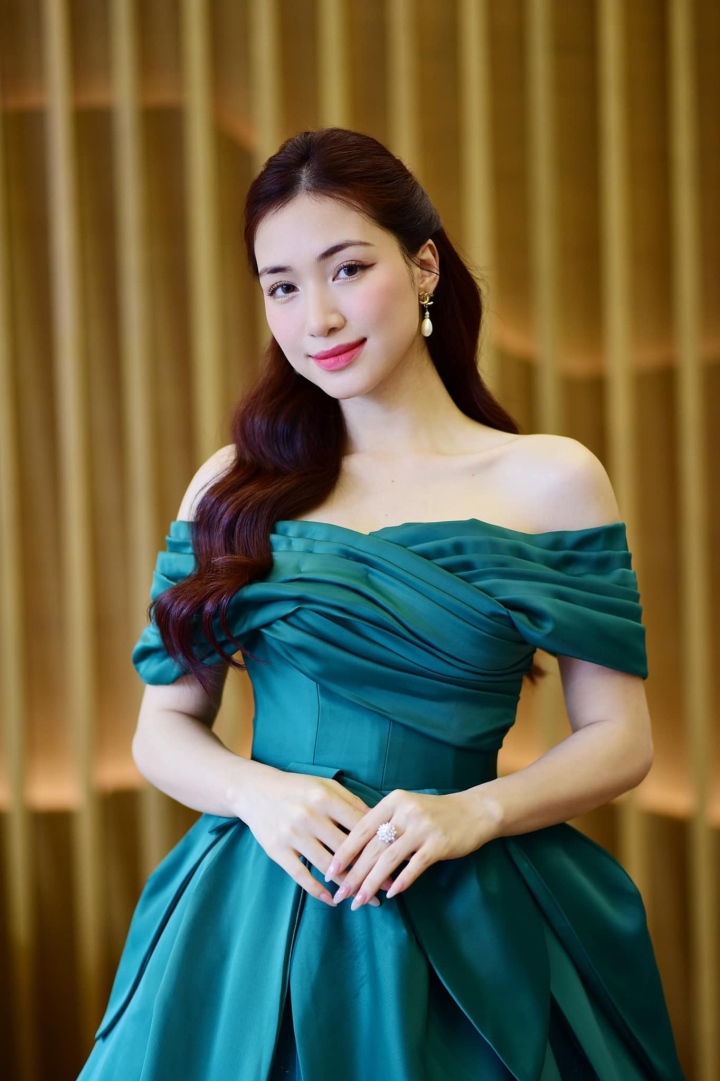 Ảnh hot sao Việt 36 Hòa Minzy diện áo tắm bác bỏ nghi vấn mang
