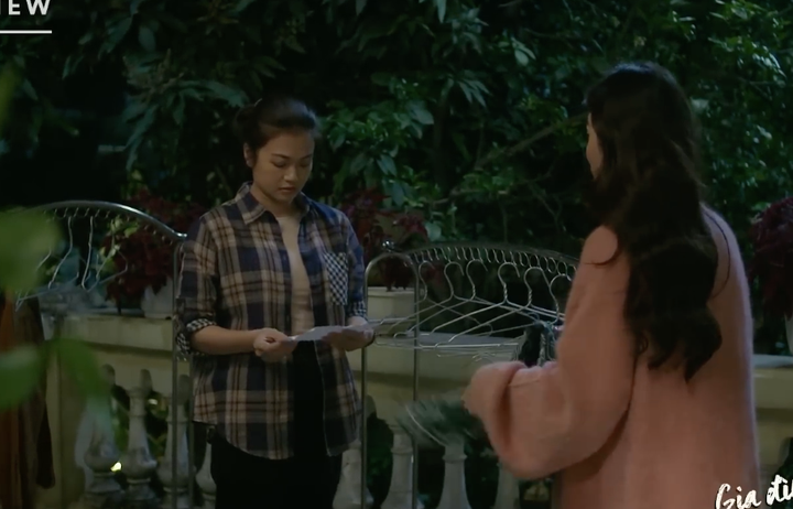 Gia đình mình vui bất thình lình: Ba anh em Công bị vợ phát hiện đi 'karaoke ôm' - 1