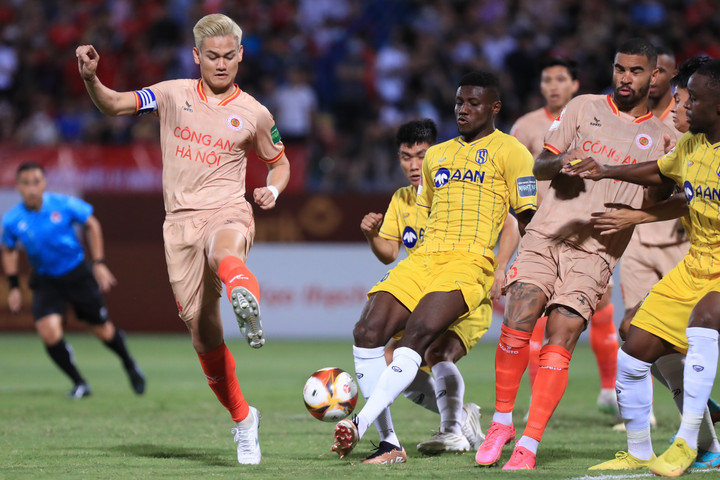 Trực tiếp bóng đá CLB Công an Hà Nội 2-1 SLNA: Jhon Cley ghi bàn - 3