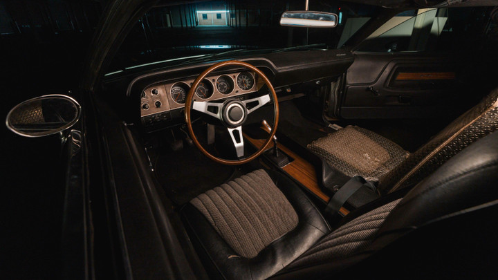 dodge, challenger, charger, dodge challenger, dodge charger, xe cơ bắp, cơ bắp mỹ, xe cơ bắp mỹ, black ghost, Godfrey Qualls, mecum, đấu giá, indy, indy 2023, camaro, chevrolet, ford, mustang ảnh 13 Huyền thoại Dodge Challenger 'Black Ghost' có giá hơn 1 triệu USD - 13