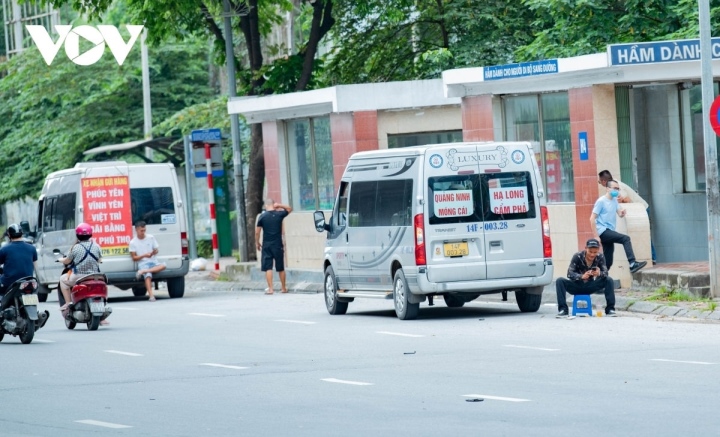 'Bó tay' trước nạn xe dù hoành hành trên đường phố của Hà Nội? - 5