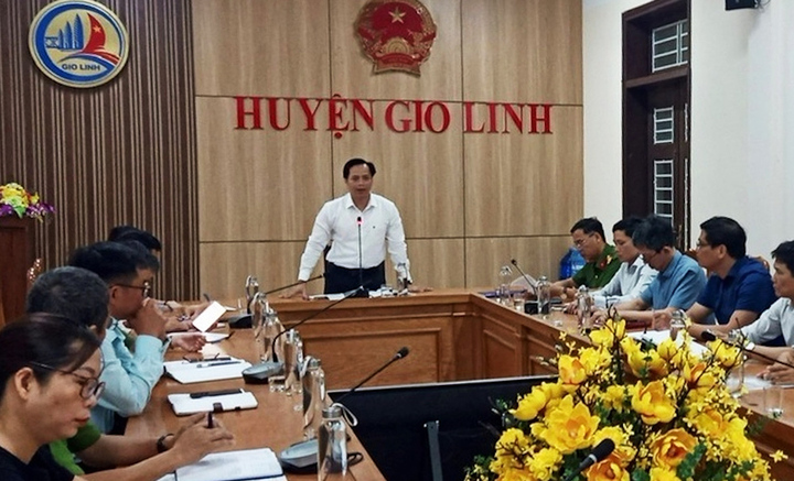 Kỷ luật nhóm nữ sinh đánh bạn trong nhà vệ sinh - 1