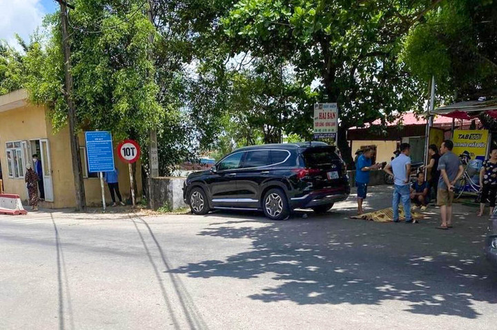 Nam Định: Đang chơi trước cửa nhà, bé gái 7 tuổi bị ô tô đâm tử vong - 1