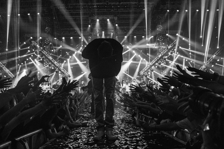 Hà Anh Tuấn, con gái JustaTee bất ngờ xuất hiện trong liveshow của Đen Vâu - 4