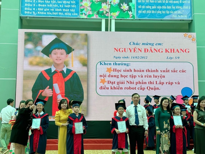 Thành tích học tập ấn tượng của quý tử nhà Đăng Khôi - 1